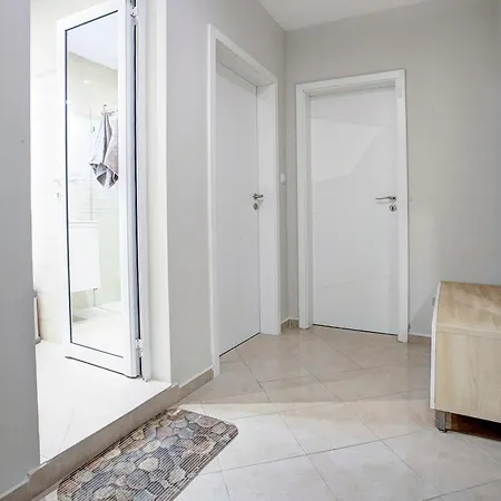Maxim Center 1bdr Next To Subway Station And Mall Apartment
