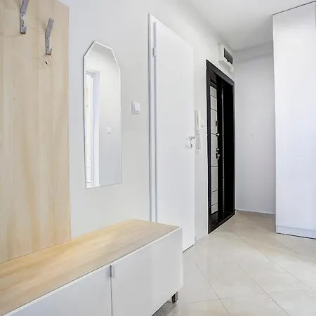 Maxim Center 1bdr Next To Subway Station And Mall Apartment *