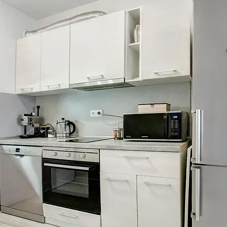 Maxim Center 1bdr Next To Subway Station And Mall Apartment *